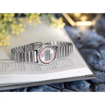 Casio Collection LA700WE-4AEF női óra karóra
