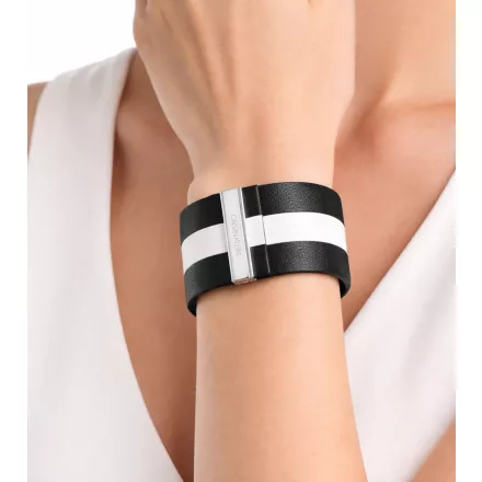 Modern Calvin Klein női ódi bőr Karkötő  Wide ellentét csíkos, méret XS 15cm, KJ9KBB0901, fekete/fehér Méret: N