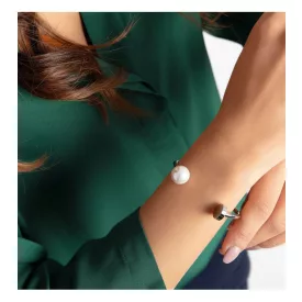   Modern Calvin Klein női nemesacél karperec Karkötő  krém-fehér gyöngy és ezüst- fém Disc, méret XS, KJ9RMF0403, ezüst Méret: N