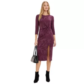  Testhezálló női midi ruha, jacquard ruha 3/4-es ujjal, nyári ruha 960998, Bogyópiros Méret:40_42